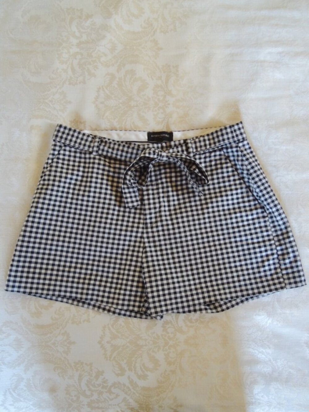 Banana Republic Black & White Gingham Stretch Cotton Tie Shorts 10